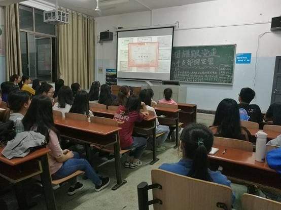 同学们观看视频1.jpg